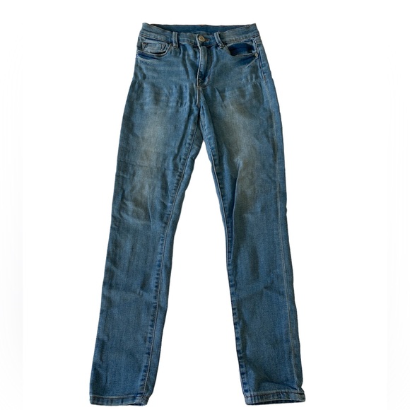 ⭐️2/20$ - BDG Blue Light Jeans High Rise - Picture 1 of 5